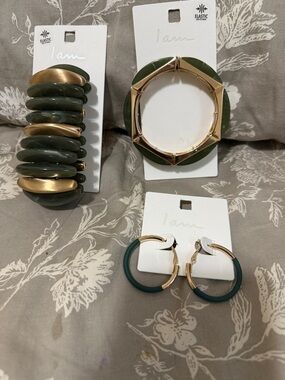 I am Olive Green and Gold Resin Stretch Bracelet